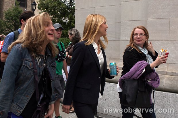 Дэйнс и Глаттер перед началом съемок